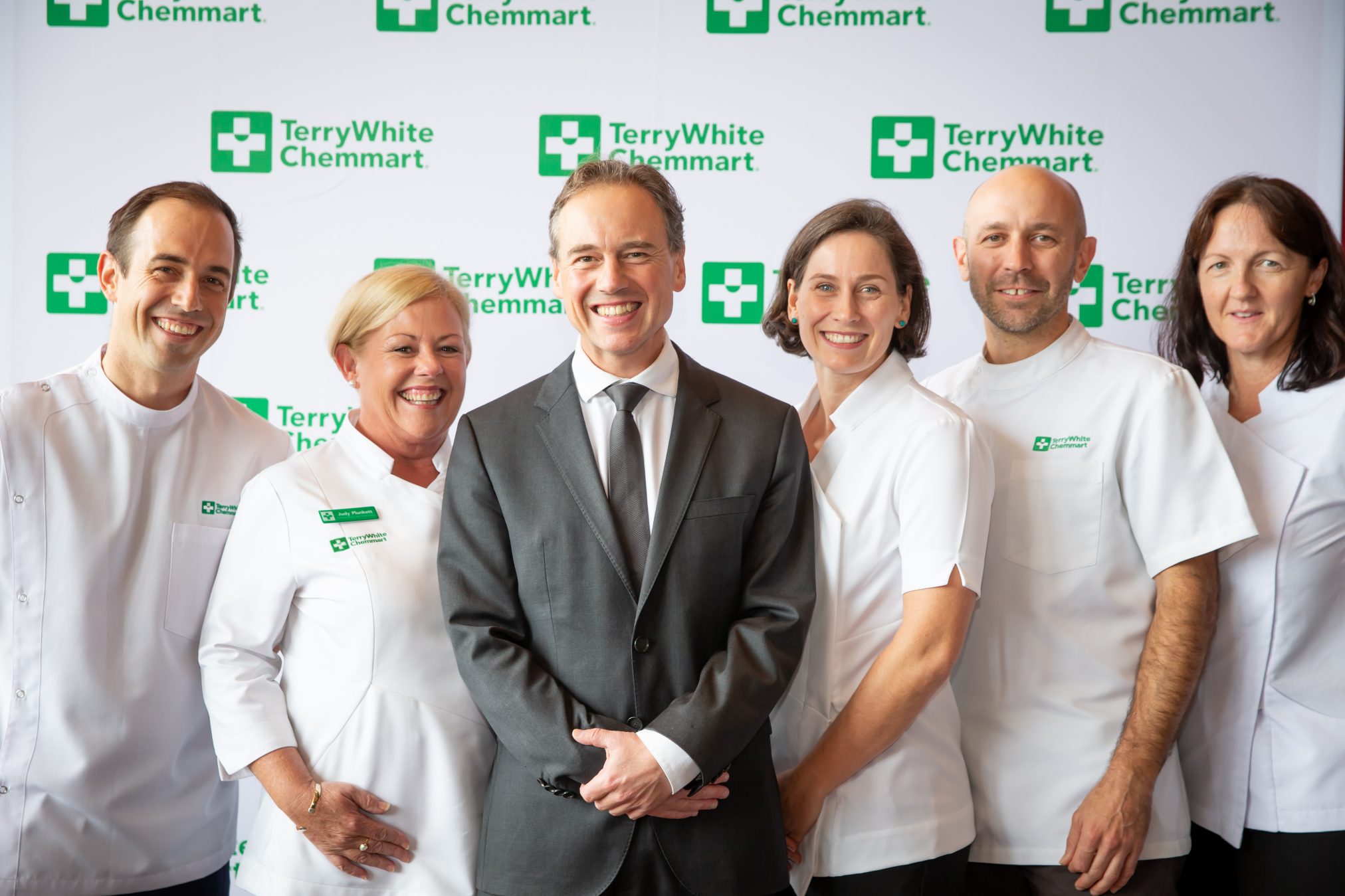 Minister Hunt and TerryWhite Chemmart Pharmacists (L-R) – Chris Campbell, Judy Plunkett, Lucy Walker, Brad Smithson, Susan Lee