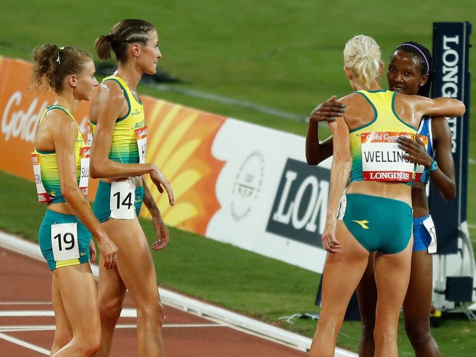 Aussie 10,000m trio Celia Sullohern, Madeline Hills and Eloise Wellings waited at the finish line to congratulate every athlete upon finishing the race. Twitter: CommGamesAUS