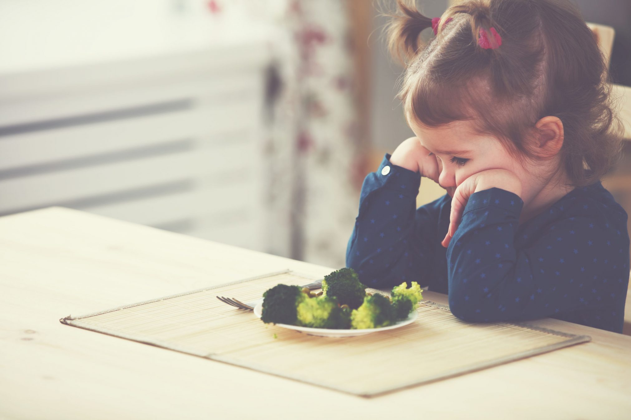 child vegetables food diet