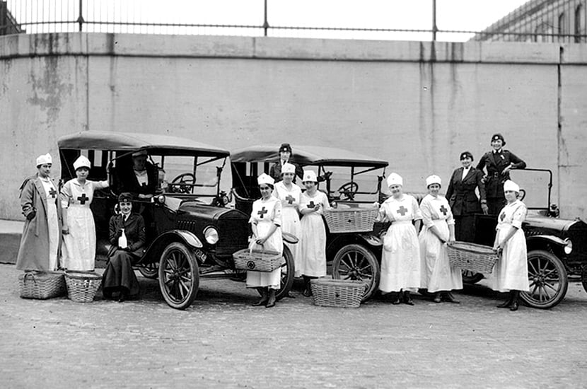 American Red Cross volunteers from Detroit, Michigan during the 1918 Spanish Flu epidemic. Image courtesy Centers for Disease Control and Prevention, USA