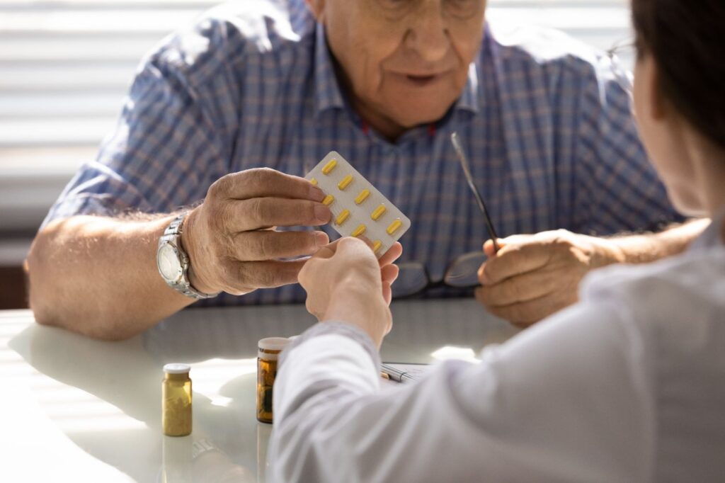 Opioids, antidepressants and adverse events in nursing homes | AJP